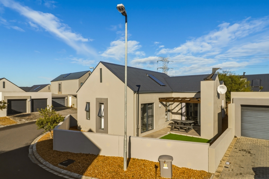 3 Bedroom Property for Sale in Aan de Wijnlanden Western Cape